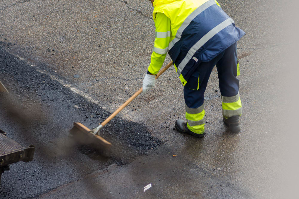 7 Reasons to Hire an Asphalt Contractor for Pothole Repairs