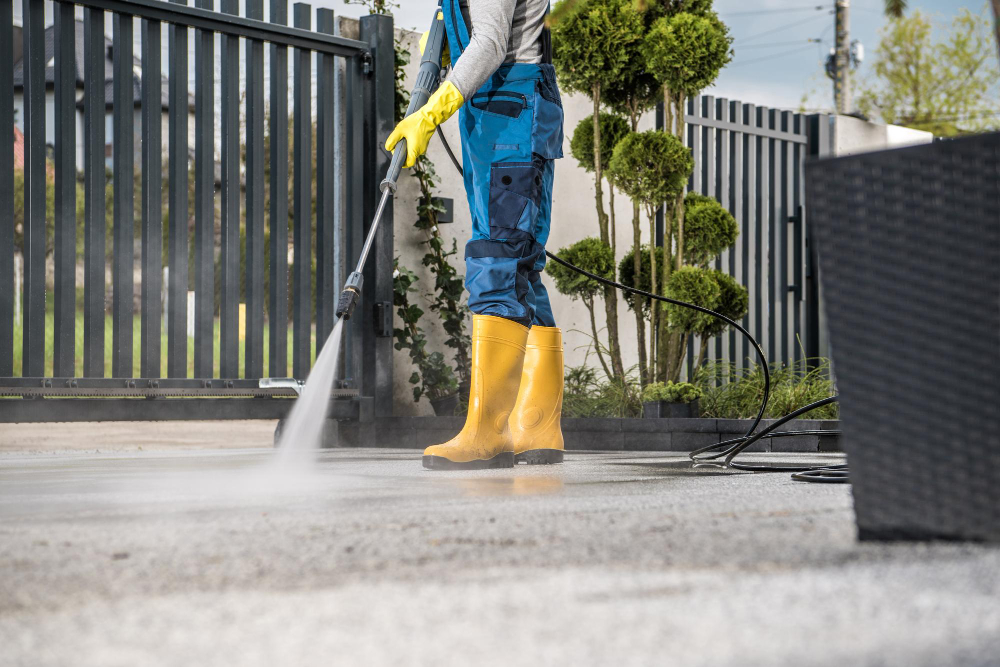 A Comprehensive Guide to Cleaning Asphalt Paving