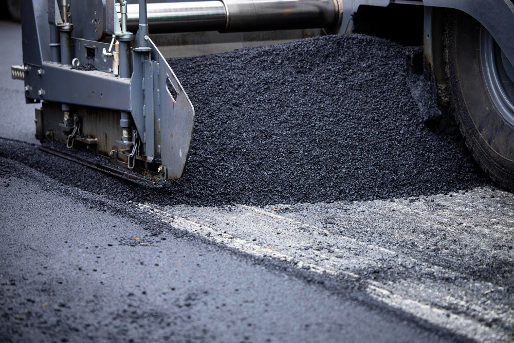 The Difference Between Asphalt Milling and Resurfacing