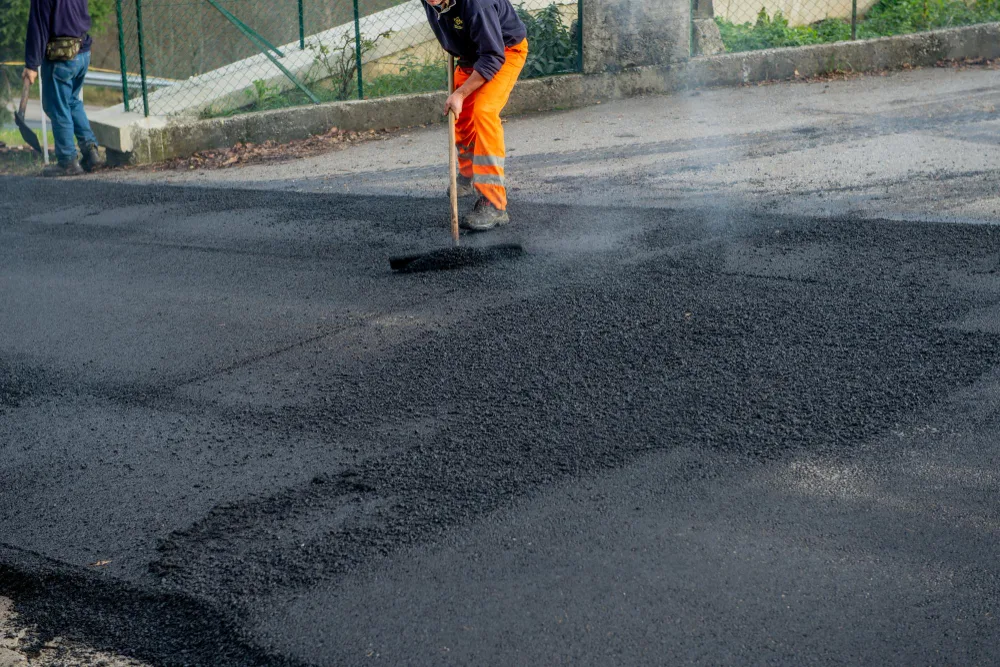 When to Sealcoat Your Driveway